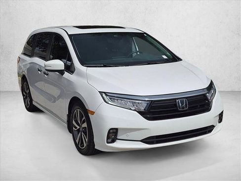 Used 2024 Honda Odyssey Touring image 3