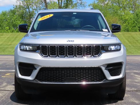 Certified 2024 Jeep Grand Cherokee Laredo X AWD/4WD image 12