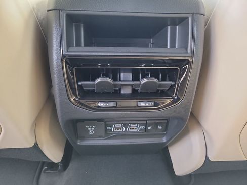 New 2025 Jeep Grand Cherokee Limited image 14