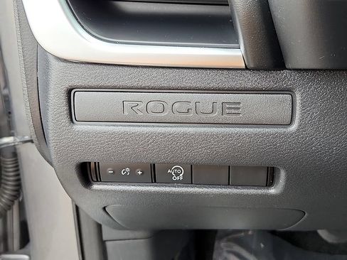 Used 2023 Nissan Rogue S AWD/4WD image 26