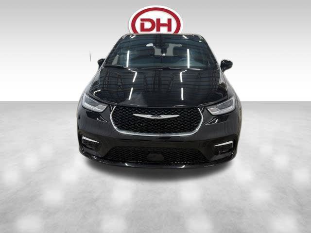 Used 2025 Chrysler Pacifica Select FWD image 8