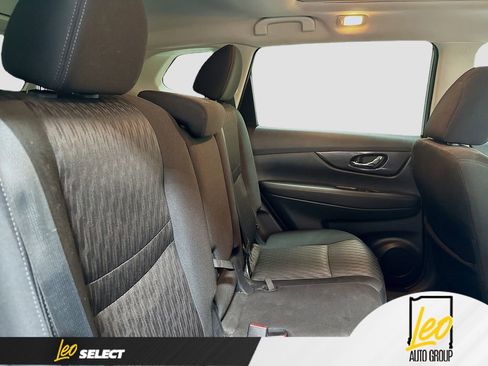 Used 2018 Nissan Rogue SV w/ Sun & Sound Touring Package AWD/4WD image 28