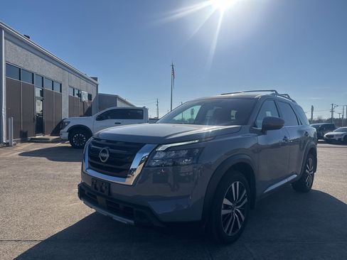 Certified 2025 Nissan Pathfinder Platinum image 7