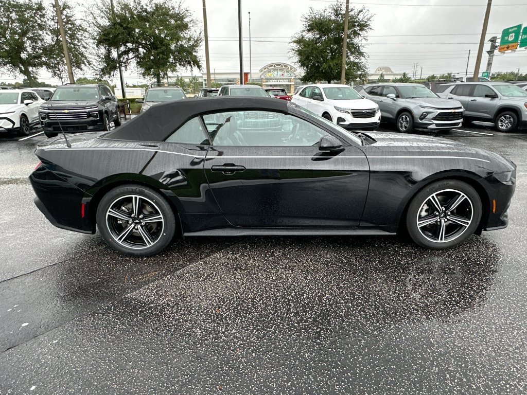 Used 2025 Ford Mustang Premium RWD image 4