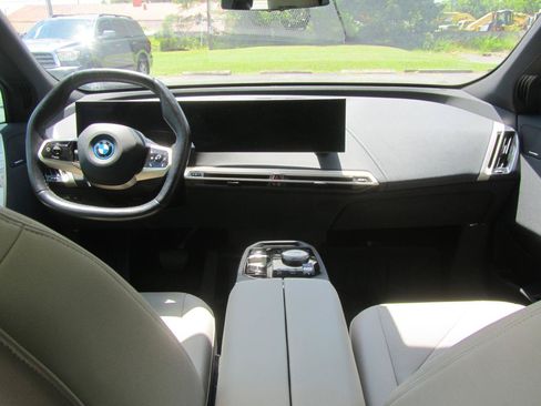 Used 2024 BMW iX xDrive50 w/ Sport Package AWD/4WD image 13