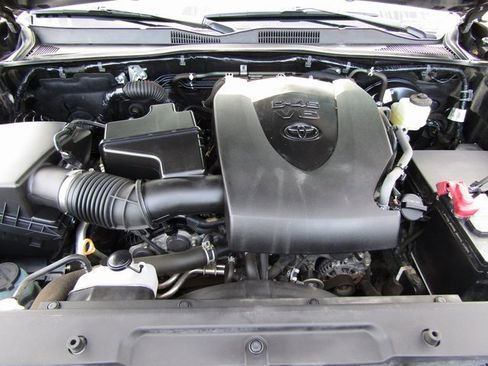 Certified 2021 Toyota Tacoma TRD Sport image 29