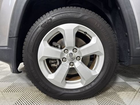 Used 2018 Jeep Compass Latitude FWD image 20