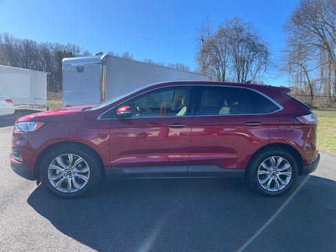 Used 2019 Ford Edge Titanium FWD image 2