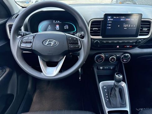 Used 2024 Hyundai Venue SE FWD image 21