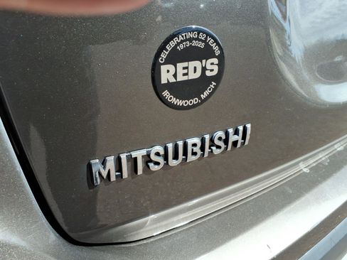 Used 2017 Mitsubishi Outlander SE AWD/4WD image 4