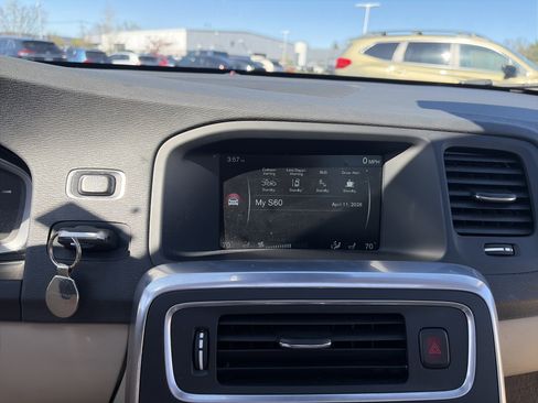 Used 2015 Volvo S60 T5 Platinum image 38