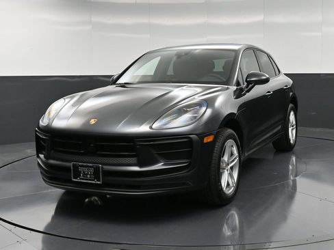 Certified 2025 Porsche Macan AWD/4WD image 6