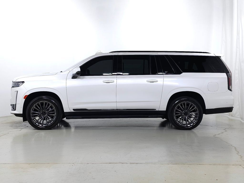 Used 2022 Cadillac Escalade ESV Sport AWD/4WD image 2