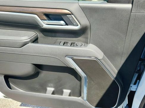 Used 2025 Chevrolet Silverado 2500 LT w/ Convenience Package AWD/4WD image 10