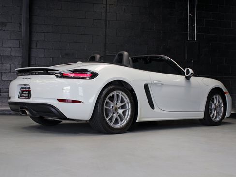 Used 2021 Porsche 718 Boxster w/ Premium Package RWD image 33