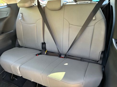 New 2026 Toyota Sienna XLE image 17