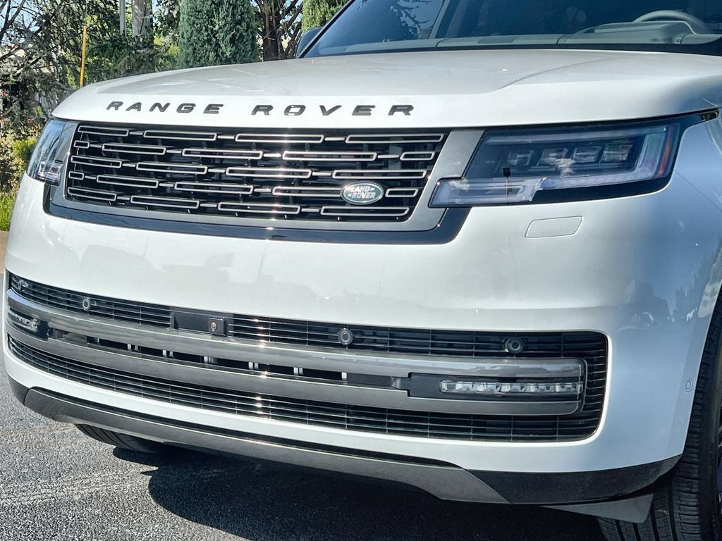 New 2026 Land Rover Range Rover Long Wheelbase SE AWD/4WD image 9