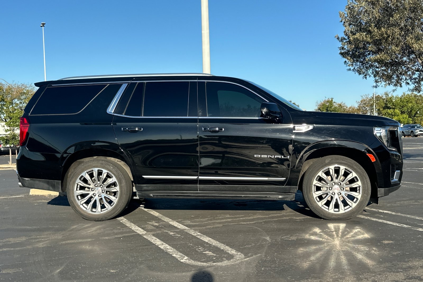 Used 2021 GMC Yukon Denali AWD/4WD image 3