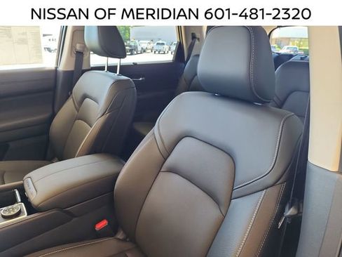 New 2026 Nissan Pathfinder SL w/ SL Premium Package AWD/4WD image 11