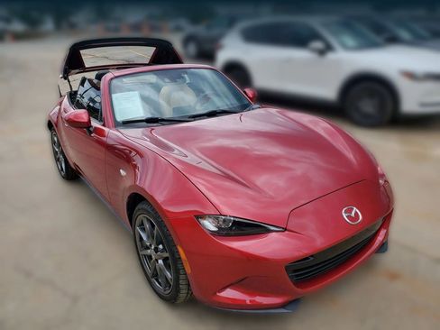 Used 2017 MAZDA MX-5 Miata RF Grand Touring RWD image 14
