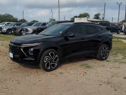 New 2026 Chevrolet Trax RS w/ Sunroof Package FWD image 4
