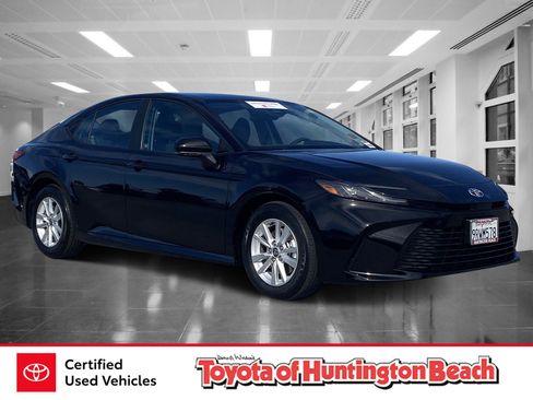 Certified 2025 Toyota Camry LE image 1