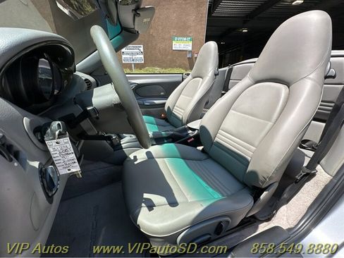 Used 2001 Porsche 911 Carrera 4 image 9