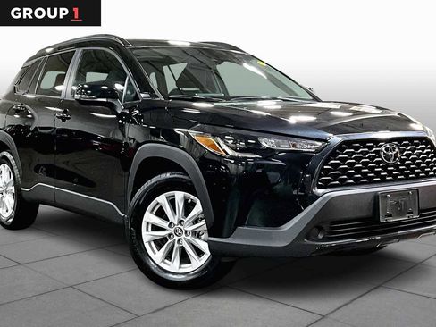 Used 2022 Toyota Corolla Cross LE w/ Moonroof Package image 2