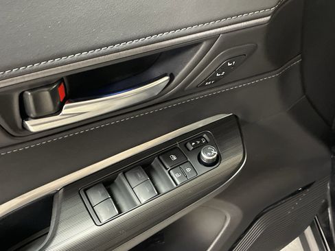 Used 2024 Toyota Venza Nightshade image 15