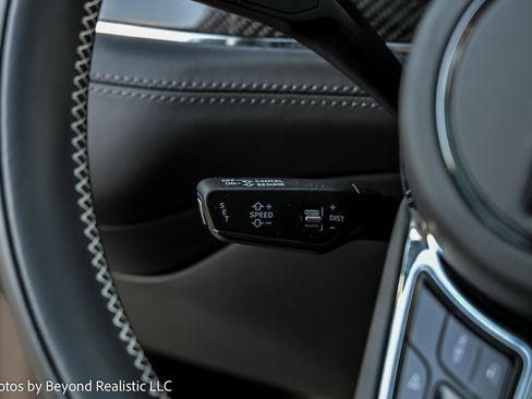 Used 2024 Bentley Bentayga image 44