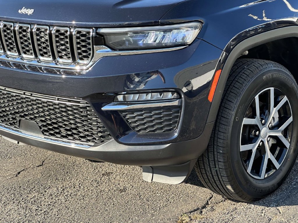 Used 2024 Jeep Grand Cherokee Limited AWD/4WD image 8
