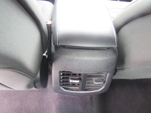 Used 2017 Ford Fusion SE w/ Fusion SE Technology Package FWD image 19