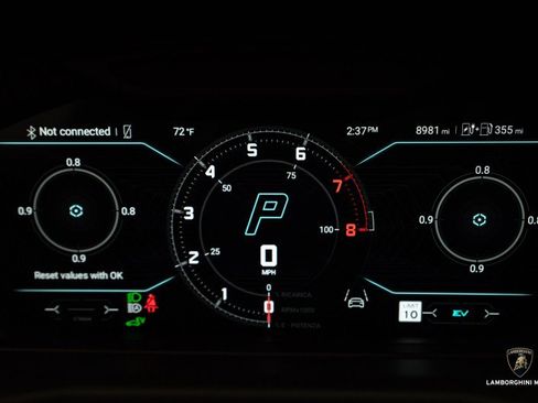 Used 2025 Lamborghini Urus SE image 54