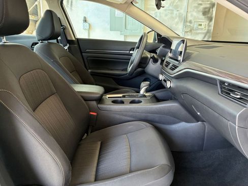 Used 2025 Nissan Altima 2.5 SV image 36