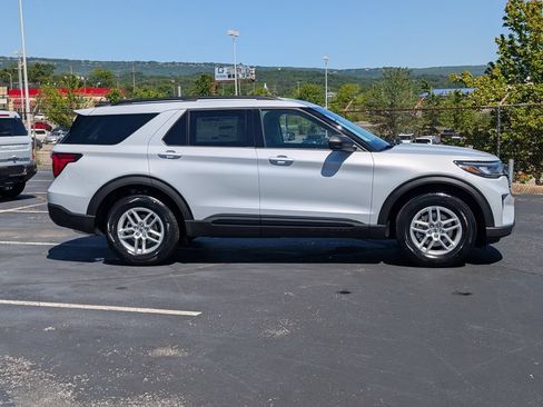 New 2026 Ford Explorer Active RWD image 4
