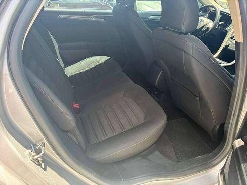 Used 2017 Ford Fusion SE FWD image 11