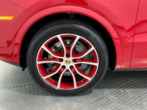 Used 2022 Porsche Cayenne S image 11
