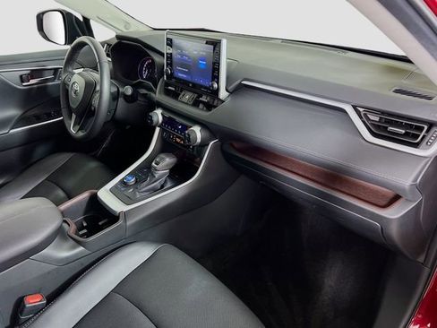 Certified 2022 Toyota RAV4 Limited image 31