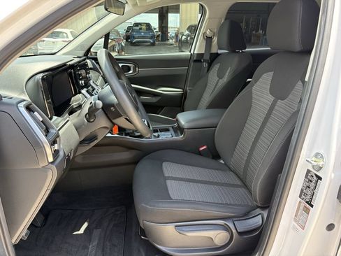 Used 2023 Kia Sorento LX FWD image 12