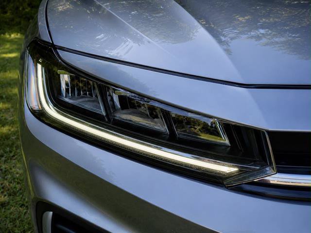 Used 2025 Volkswagen Jetta SE FWD image 9
