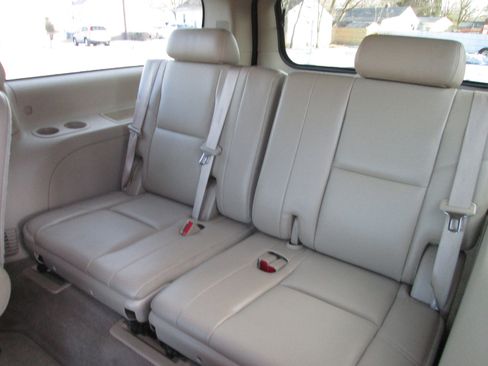Used 2010 Chevrolet Suburban LTZ image 30