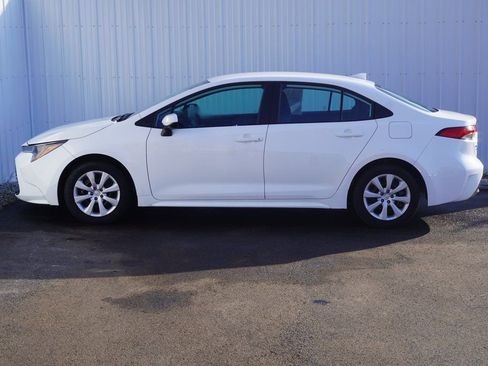 Used 2024 Toyota Corolla LE image 3