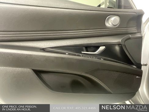 Used 2023 Hyundai Elantra Limited FWD image 16
