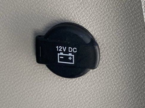 Used 2023 Chrysler Voyager LX FWD image 7