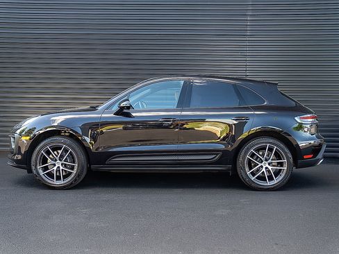 Certified 2026 Porsche Macan AWD/4WD image 2