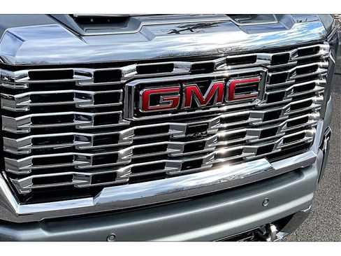 Used 2025 GMC Sierra 3500 Denali w/ Denali Reserve Package image 34
