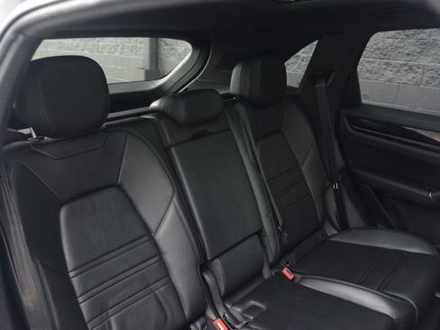 Certified 2023 Porsche Cayenne AWD/4WD image 36