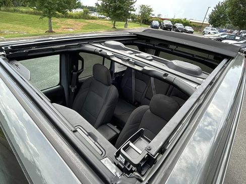 Used 2023 Jeep Wrangler Unlimited w/ Sun & Screen Package AWD/4WD image 27