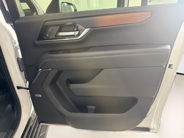 Used 2025 GMC Yukon XL Denali RWD image 27