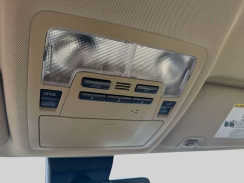 Used 2019 Toyota Highlander XLE AWD/4WD image 29